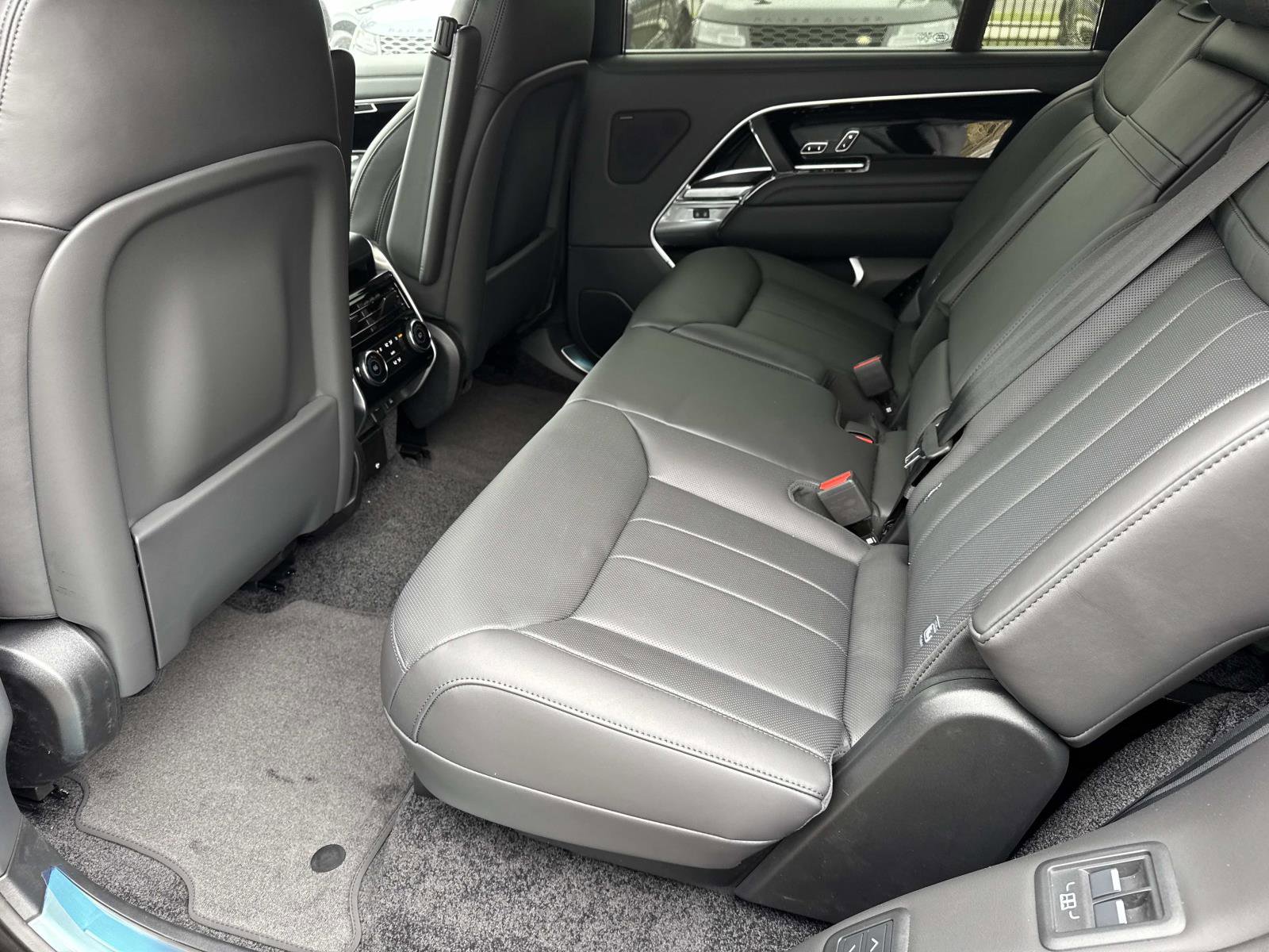 2026 Land Rover Range Rover SE - Photo 14