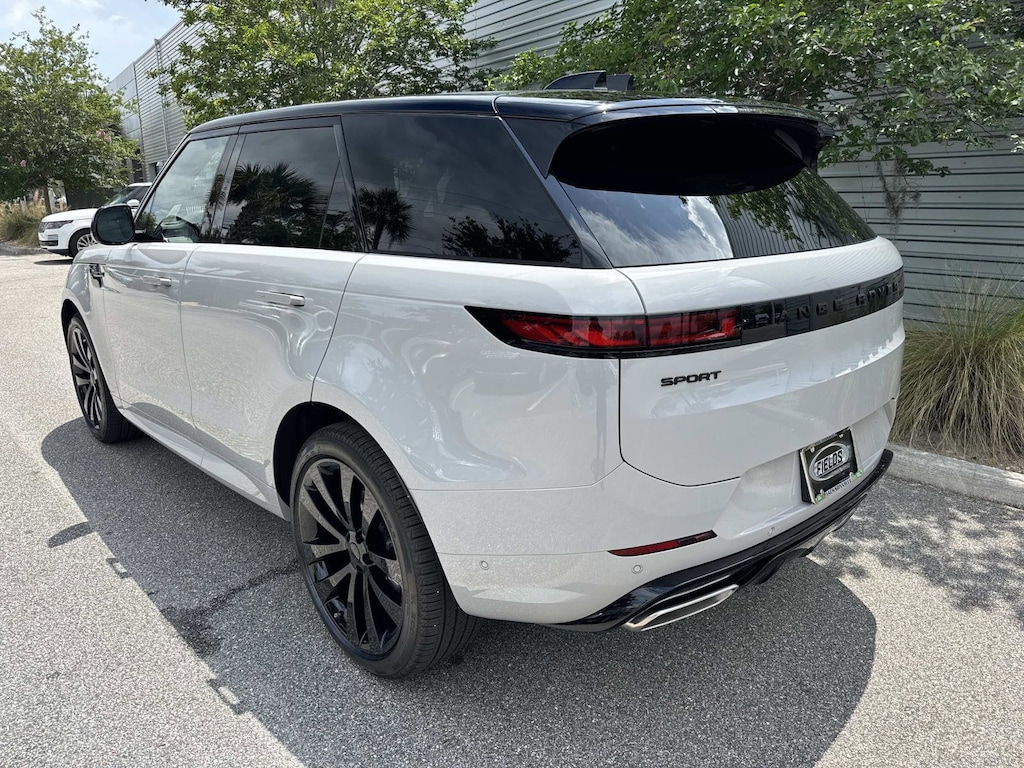 New 2026 Land Rover Range Rover Sport Dynamic SE SUV