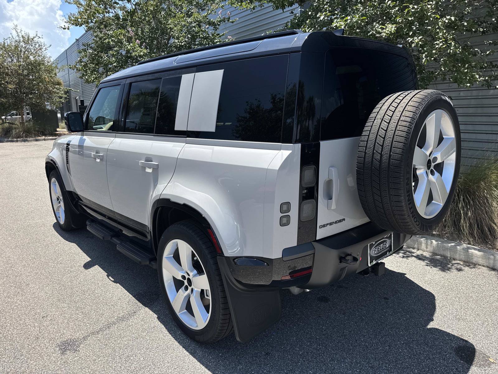 New 2026 Land Rover Defender 110 X-Dynamic SE SUV