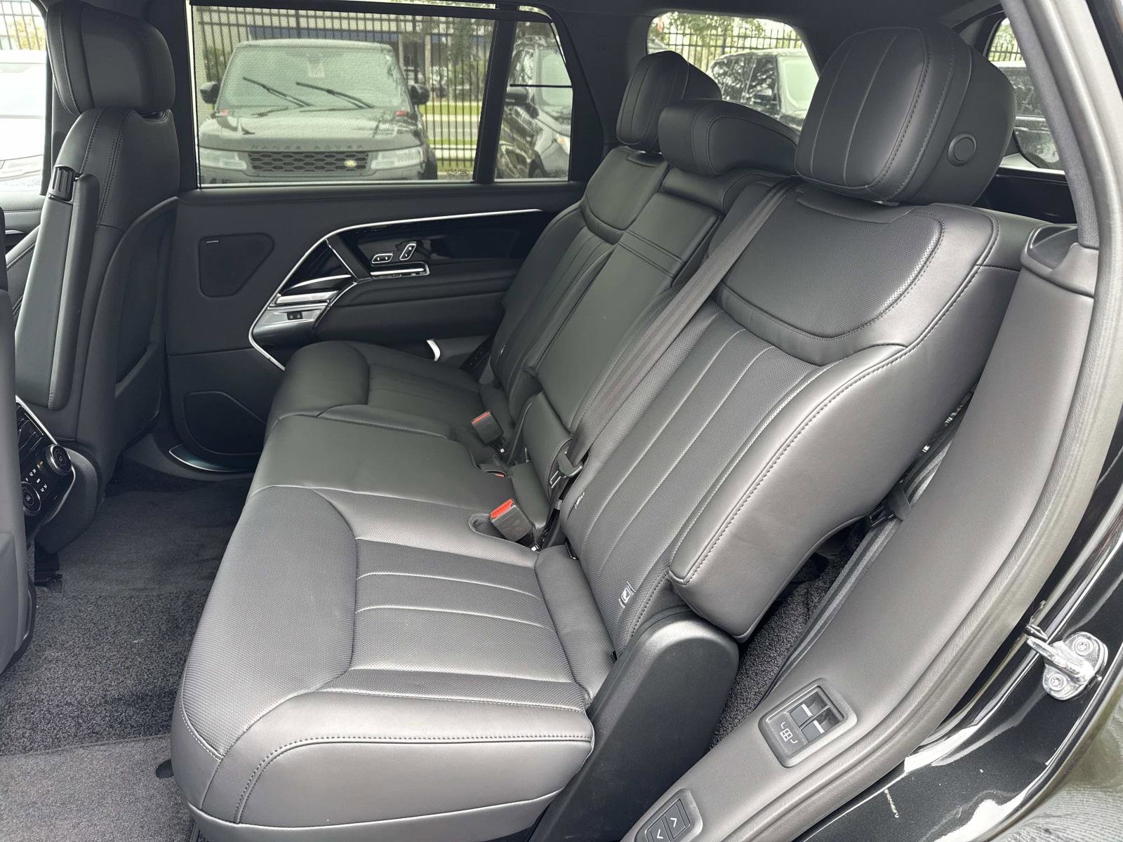 2026 Land Rover Range Rover SE - Photo 13