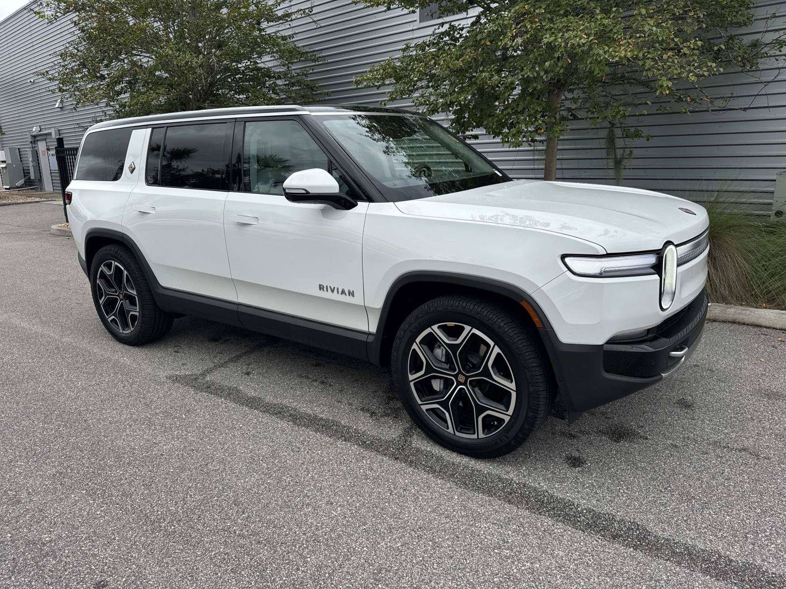 Used 2025 Rivian R1S