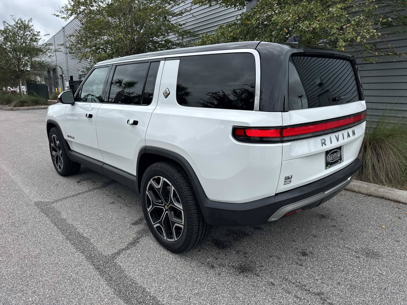 Used 2025 Rivian R1S