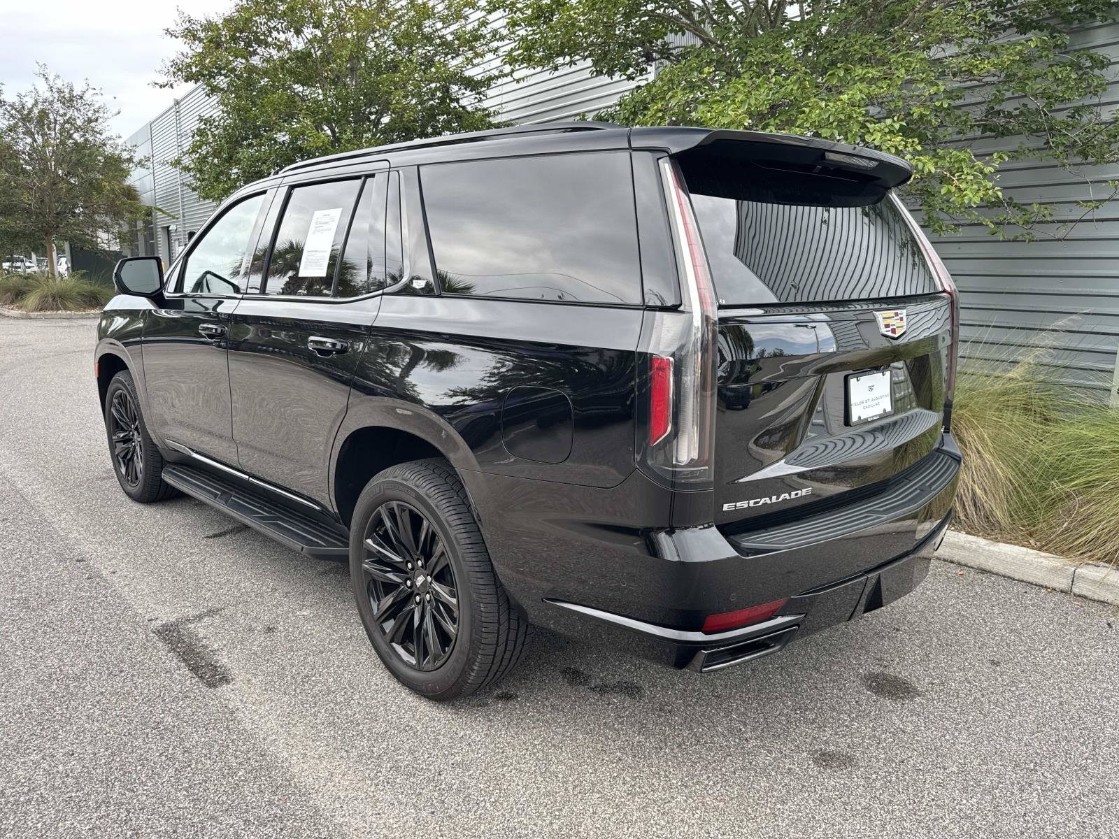 2024 Cadillac Escalade Sport - Photo 3