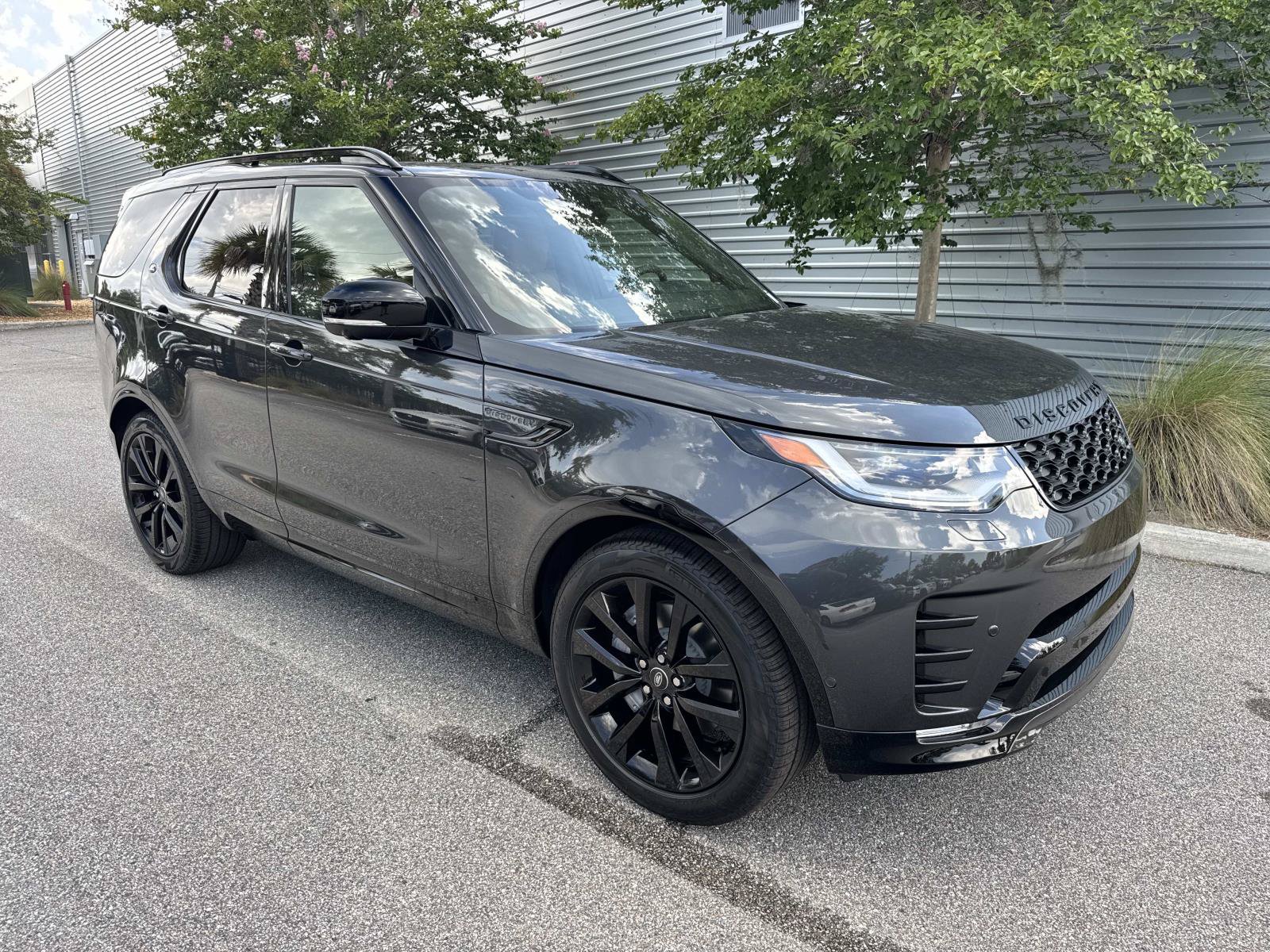 New 2026 Land Rover Discovery Dynamic SE SUV