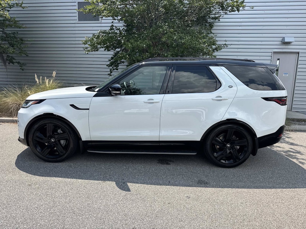 New 2026 Land Rover Discovery Dynamic SE SUV