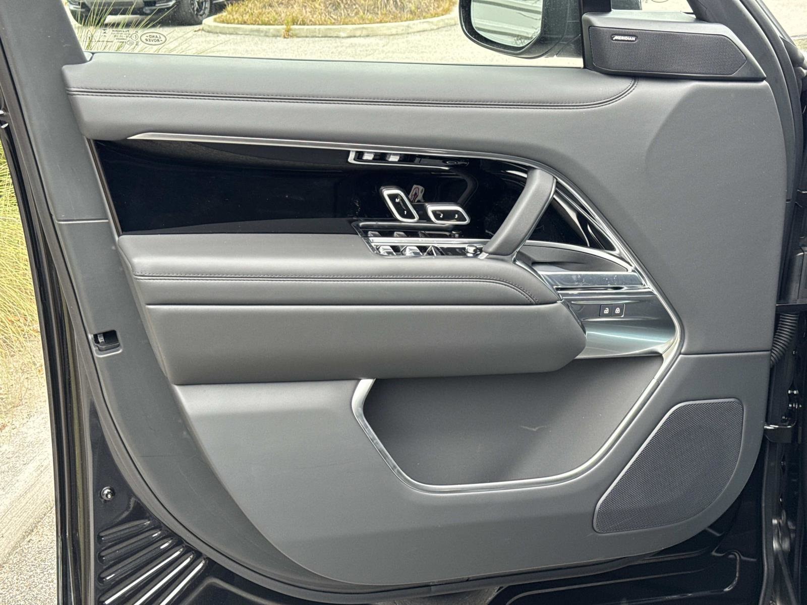 2026 Land Rover Range Rover SE - Photo 18