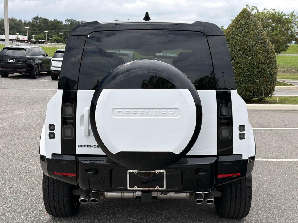 New 2026 Land Rover Defender 110 X-Dynamic SE SUV