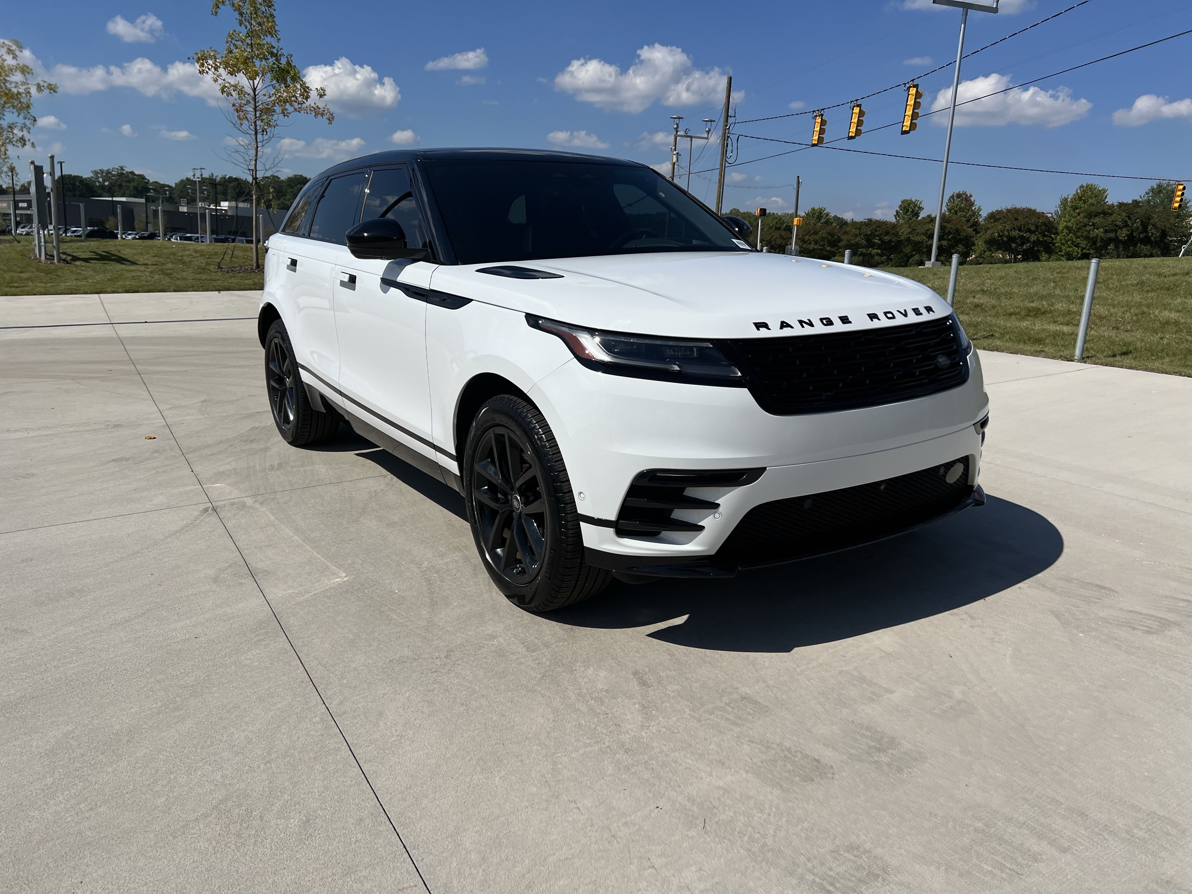 2024 Land Rover Range Rover Velar P250 Dynamic SE SUV