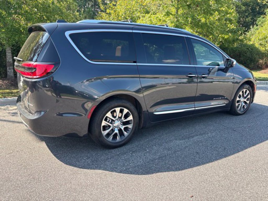 Used 2021 Chrysler Pacifica Hybrid Hybrid Pinnacle Van Passenger Van