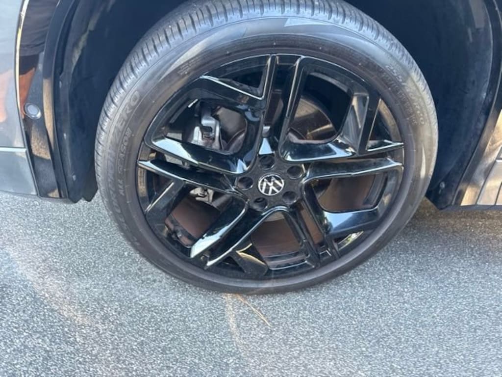 Used 2025 Volkswagen Tiguan SE R-Line Black SUV