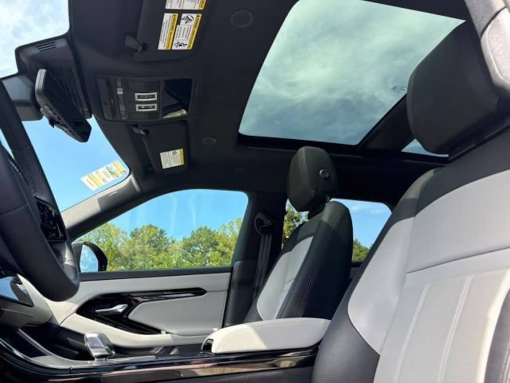 Used 2026 Land Rover Range Rover Evoque Dynamic SE SUV