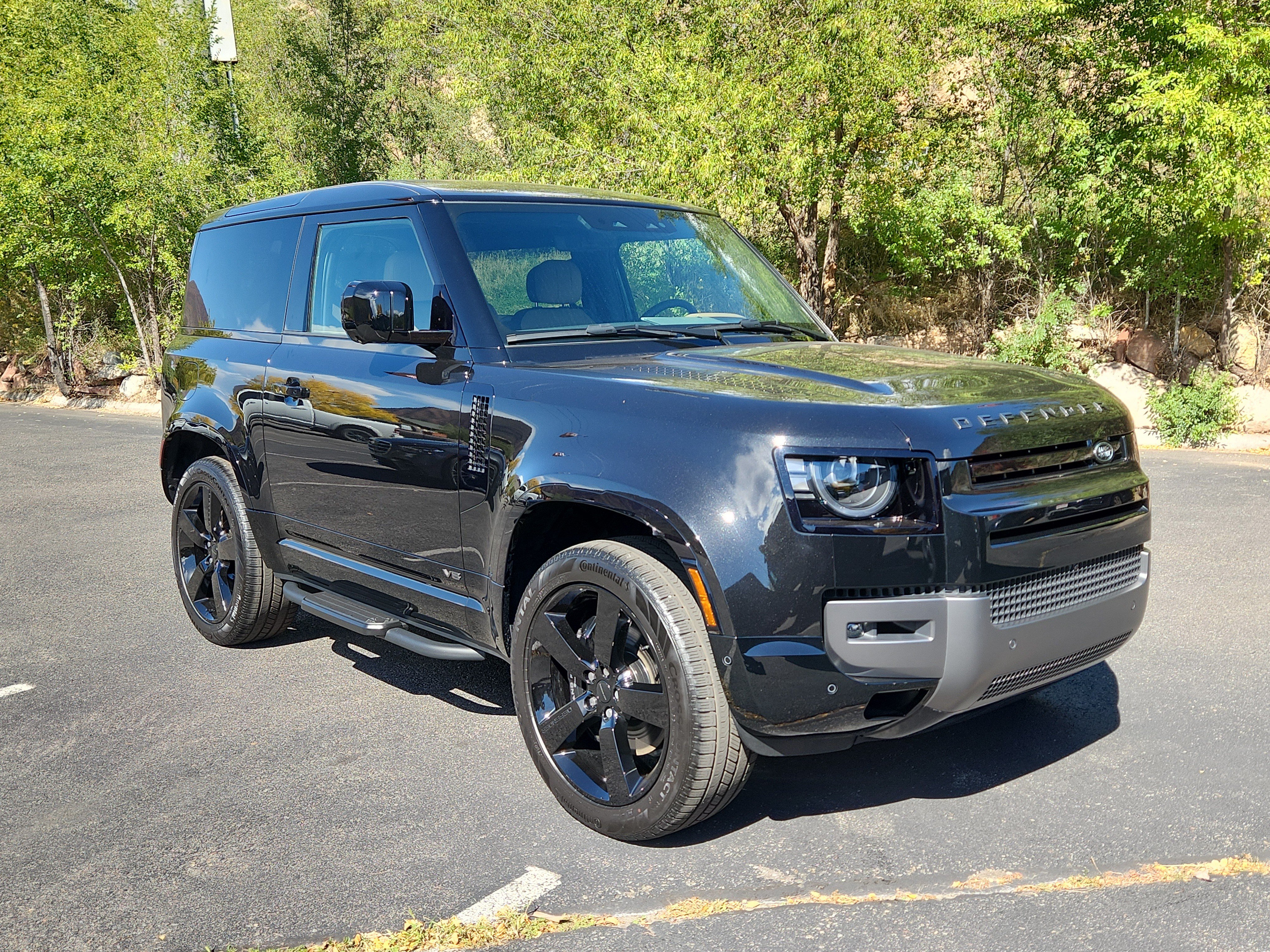 2026 Land Rover Defender 90 V8 SUV