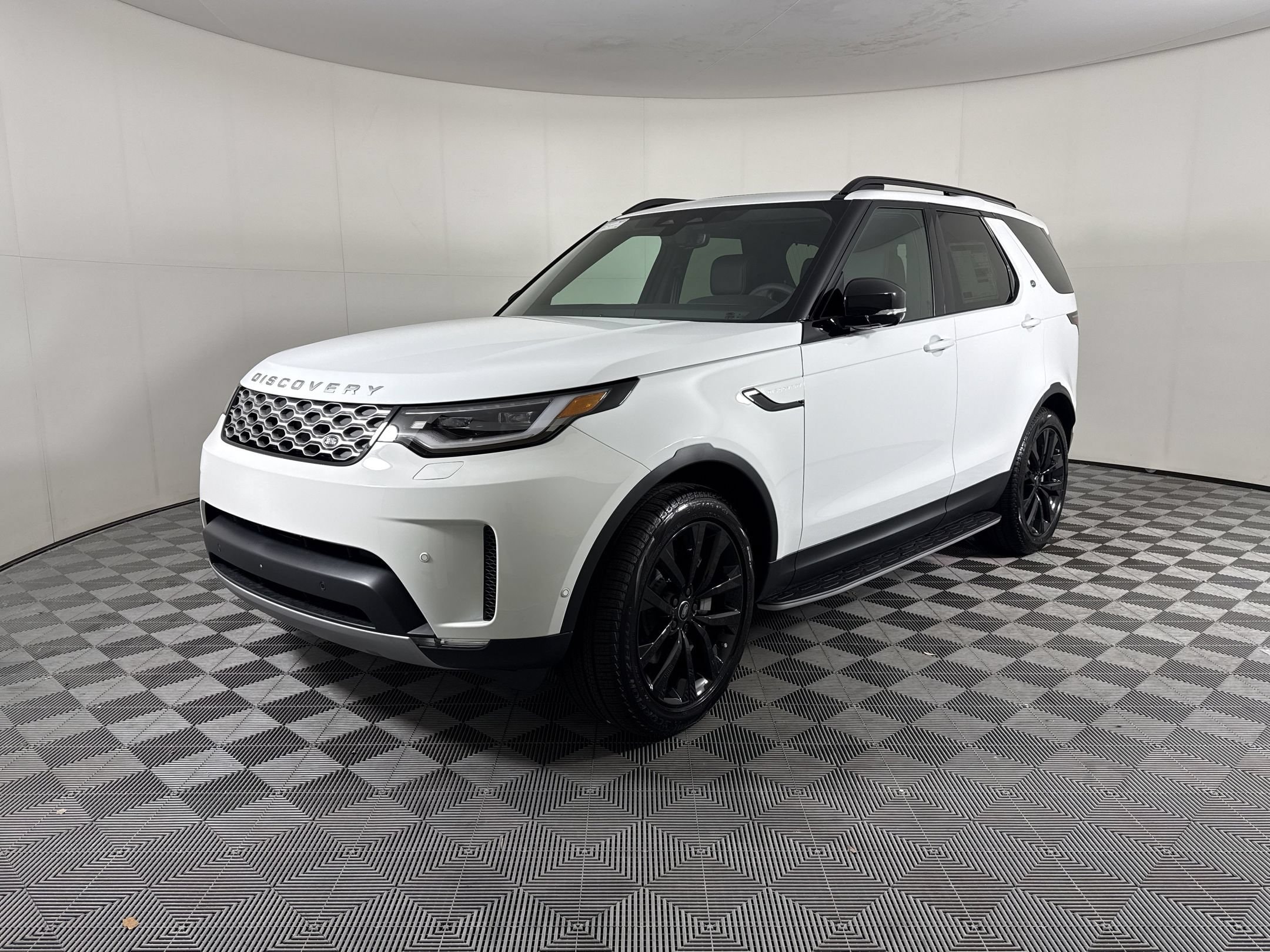 2026 Land Rover Discovery S SUV