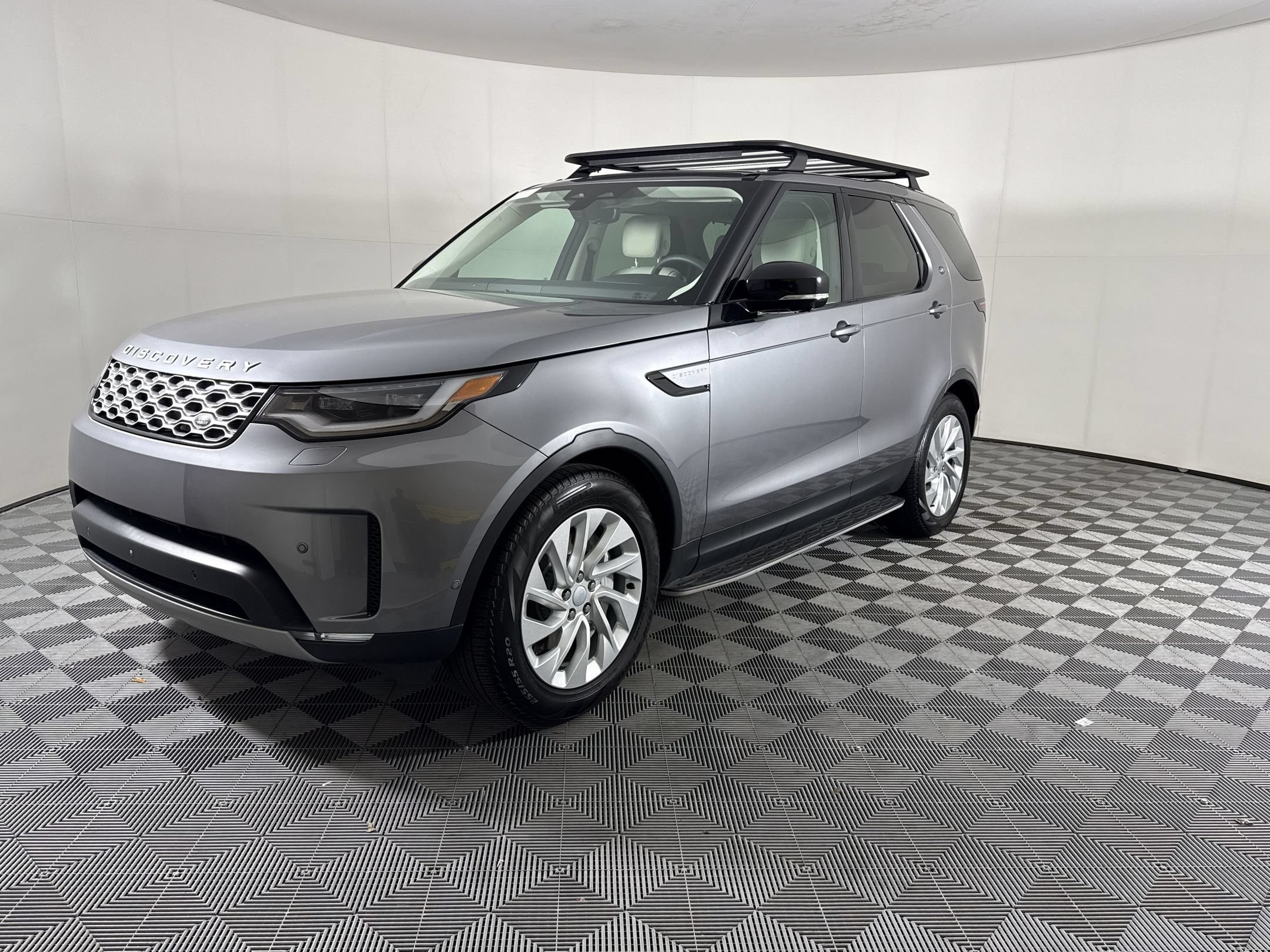 2025 Land Rover Discovery S SUV