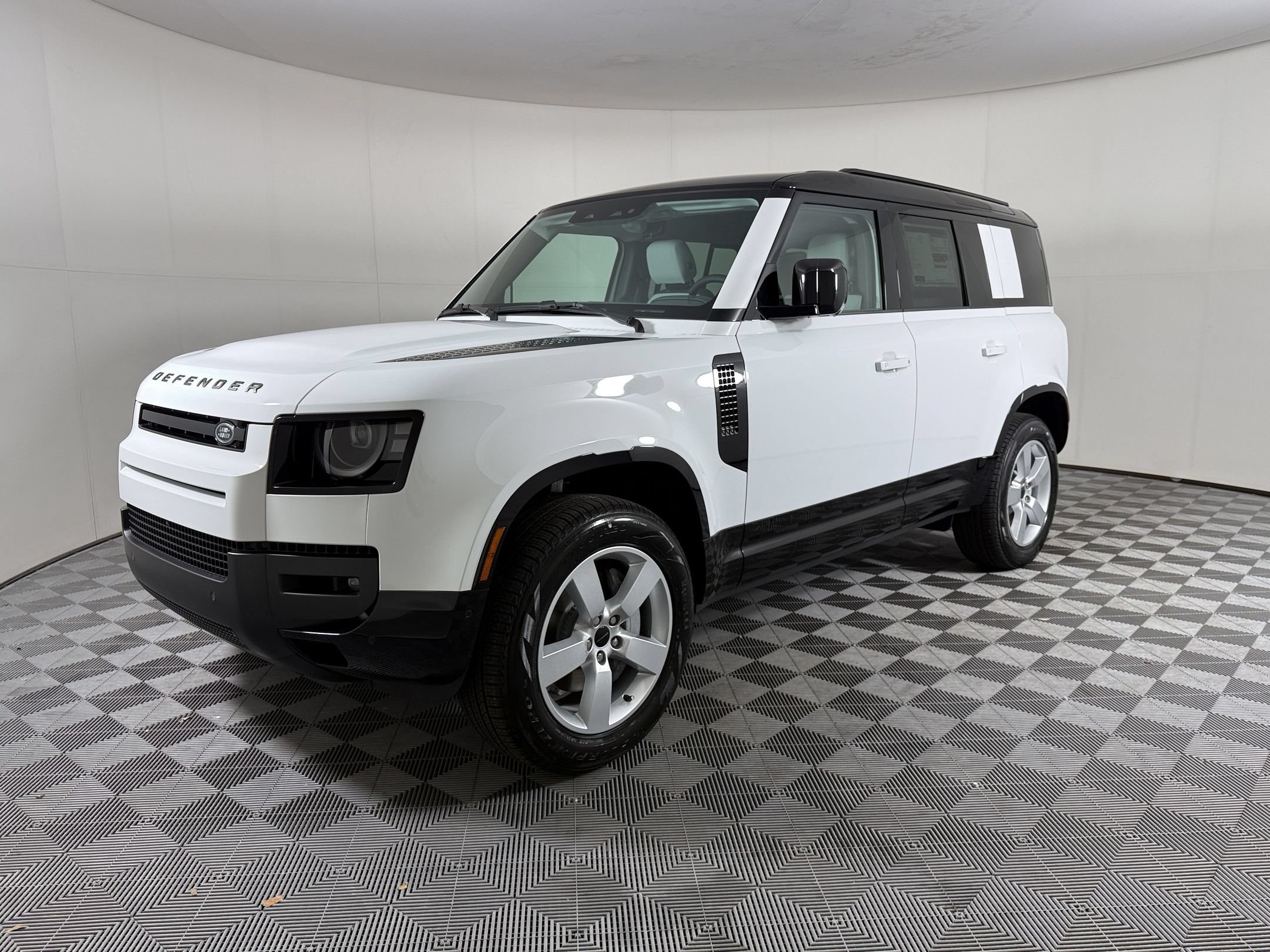 2026 Land Rover Defender X-Dynamic SE