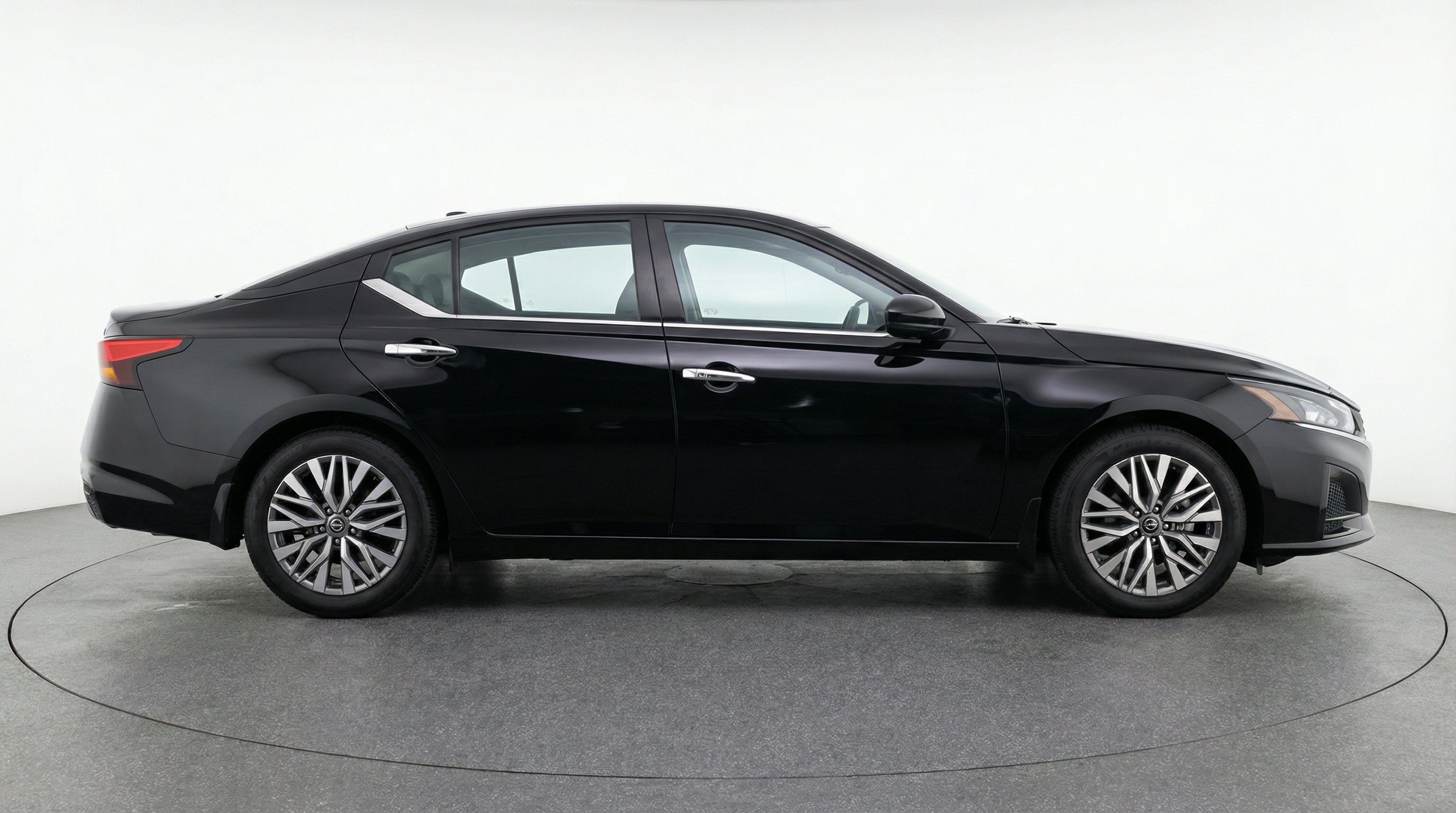 Thumbnail: 2025 Nissan Altima - 10