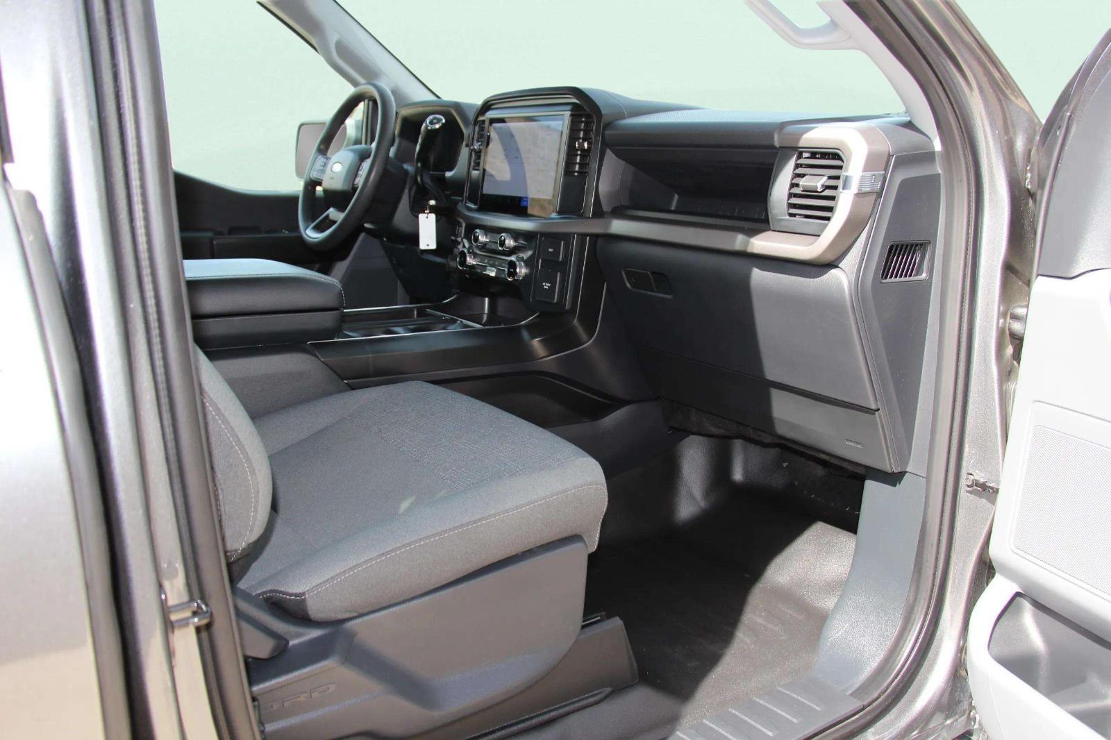 2025 Ford F-150 XL - Photo 32