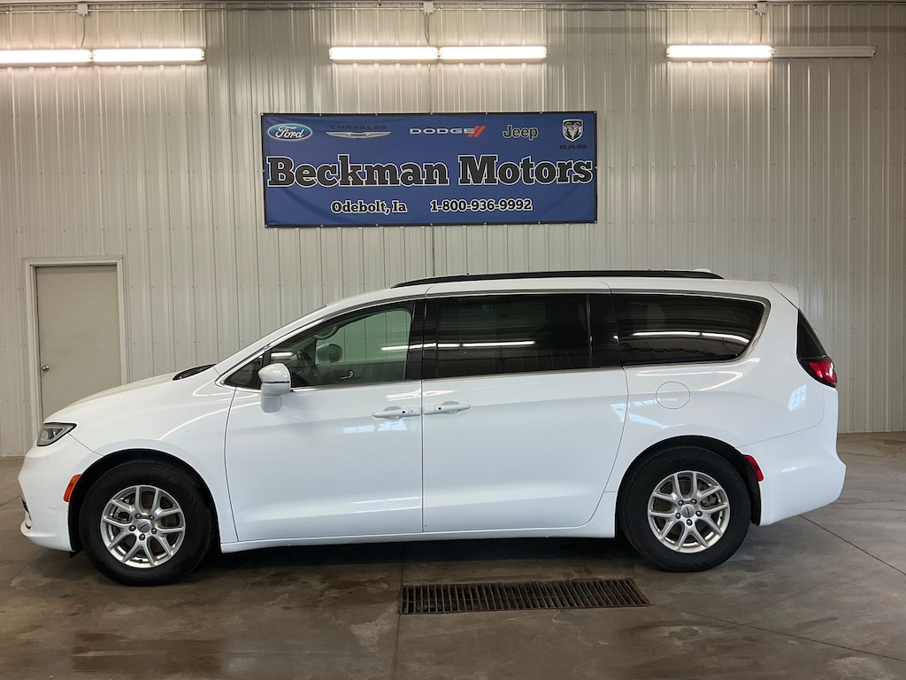 Used 2022 Chrysler Pacifica Touring L Van Passenger Van