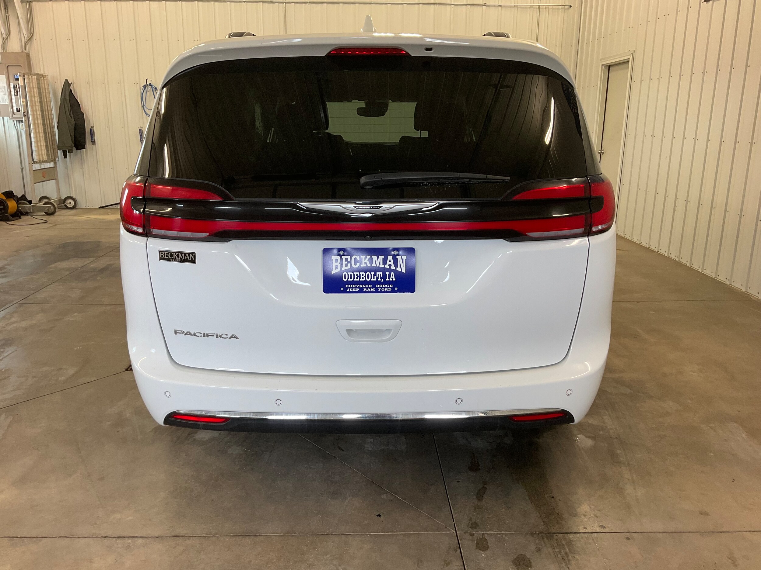 Used 2022 Chrysler Pacifica Touring L Van Passenger Van