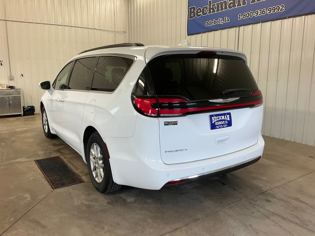 Used 2022 Chrysler Pacifica Touring L Van Passenger Van
