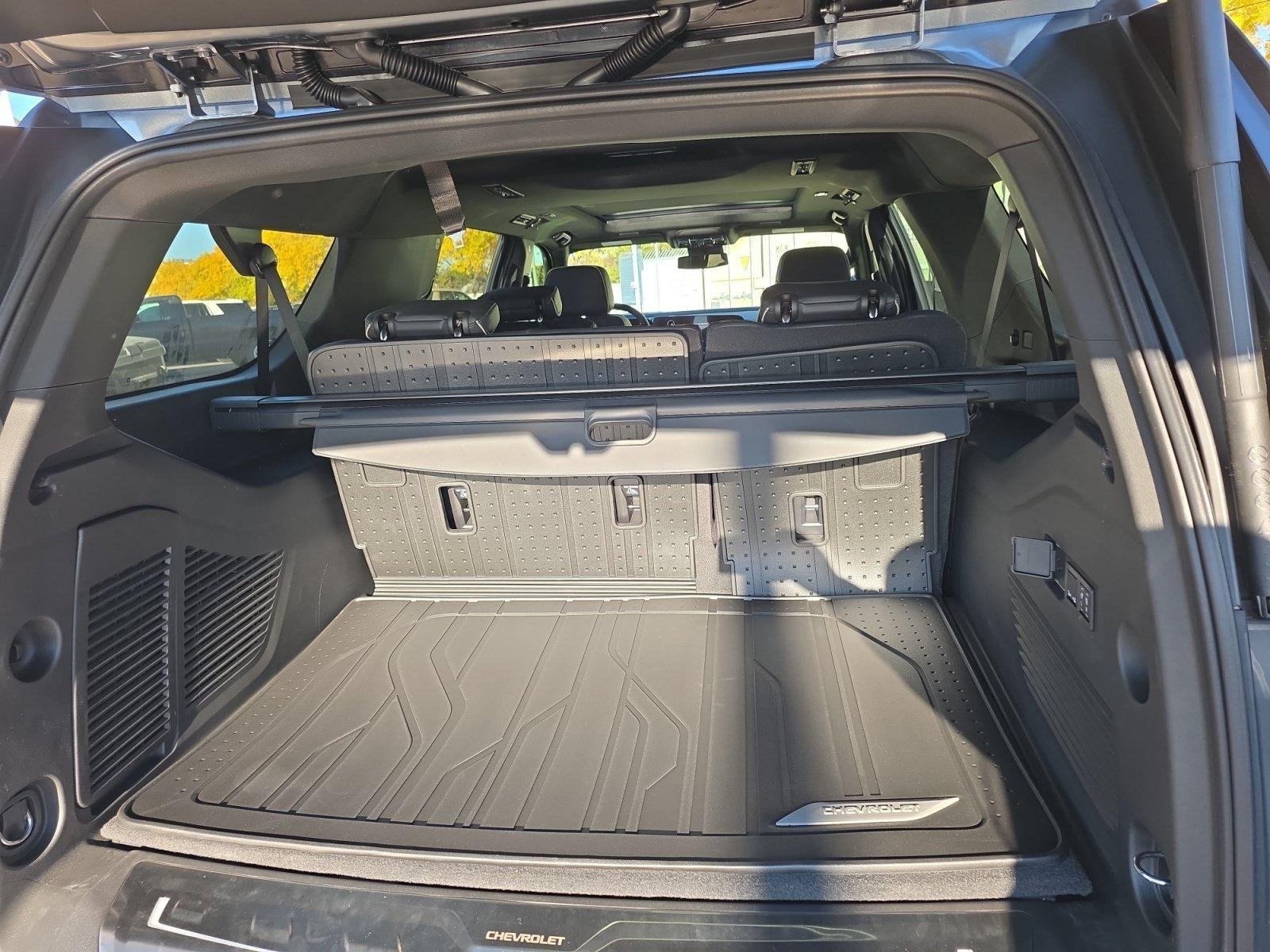 2026 Chevrolet Suburban Premier - Photo 21
