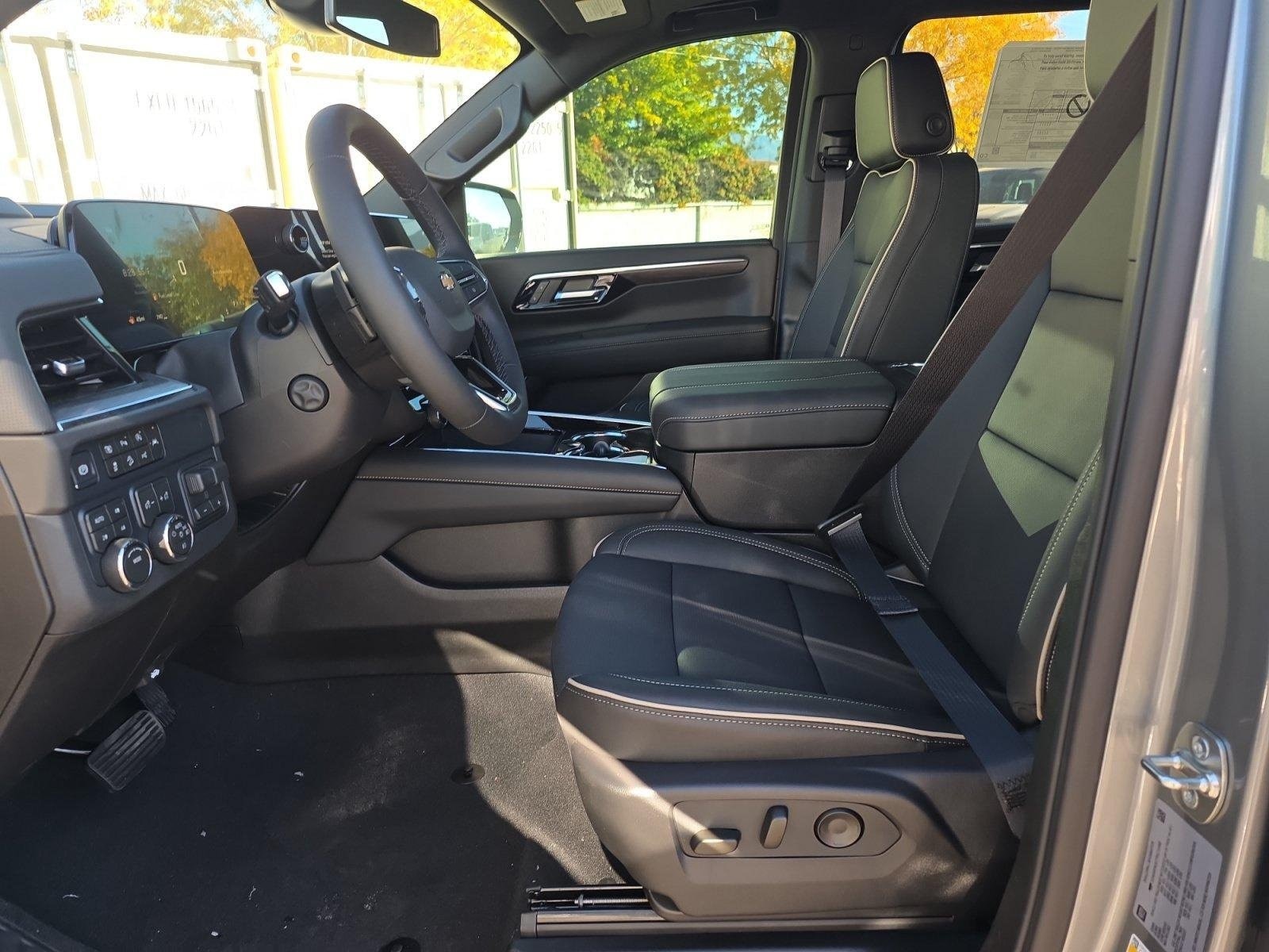 2026 Chevrolet Suburban Premier - Photo 13