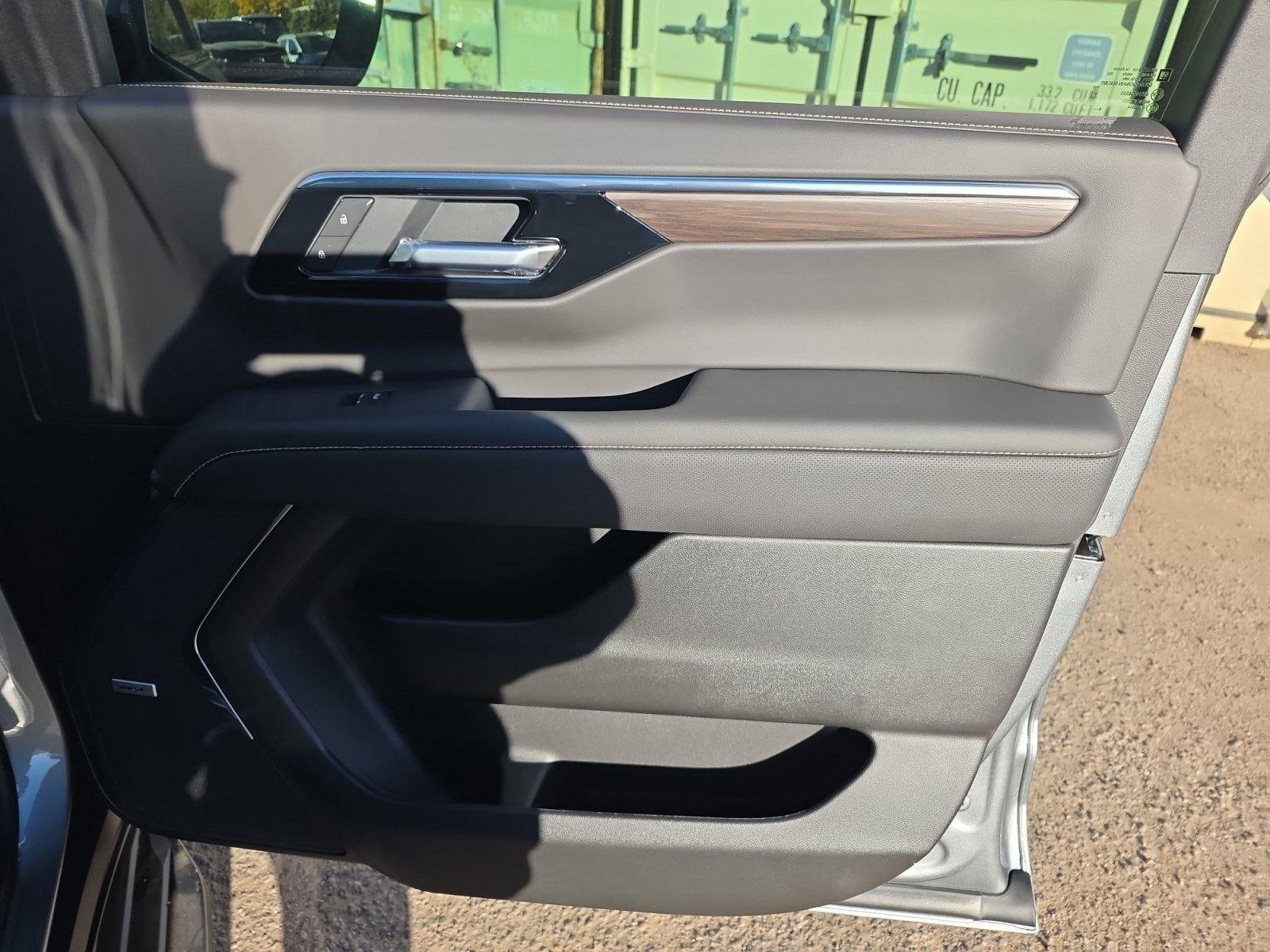 2026 Chevrolet Suburban Premier - Photo 28