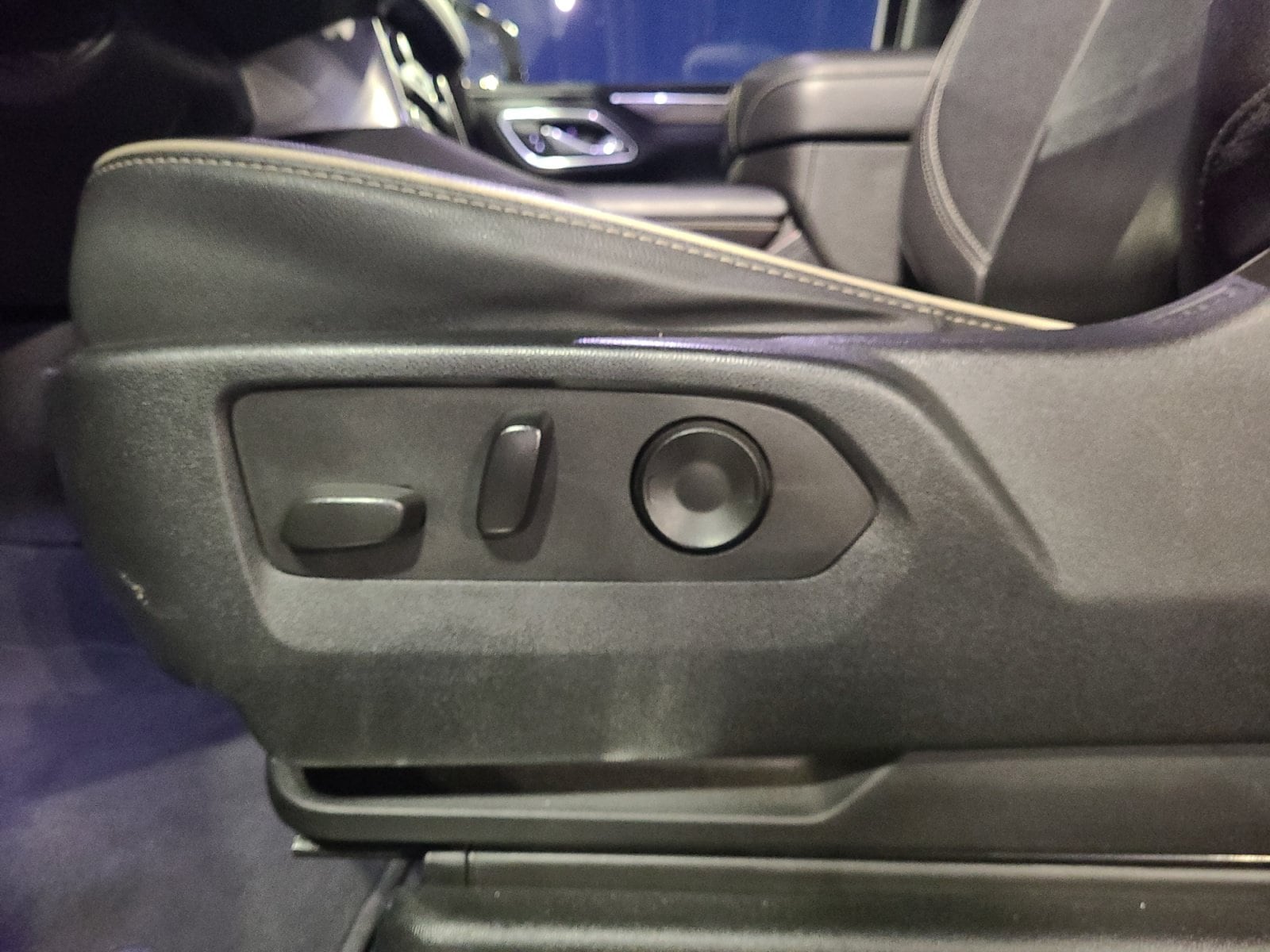 2023 Chevrolet Suburban Premier - Photo 14