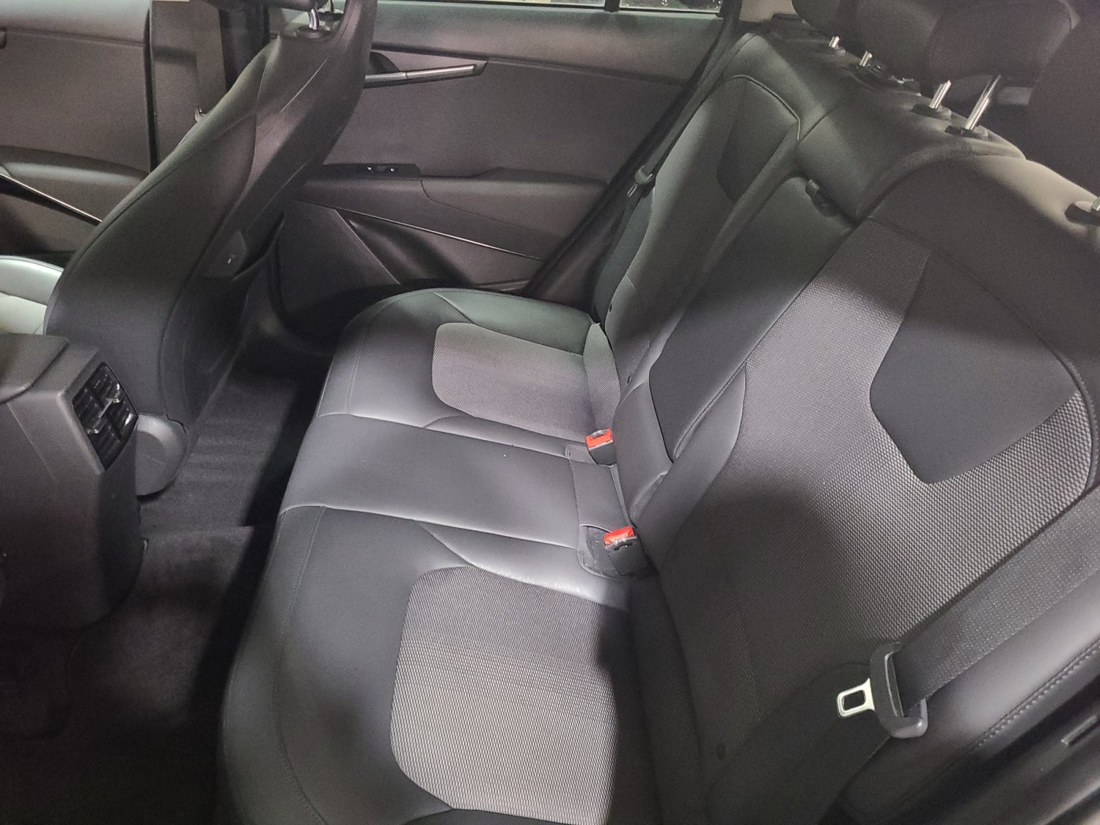 2023 Kia Niro EX - Photo 17