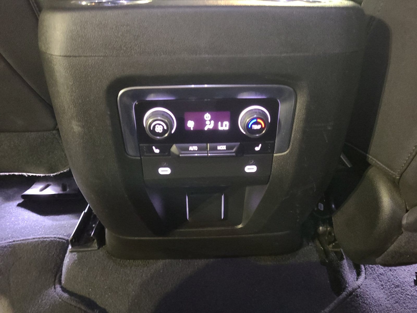 2023 Chevrolet Suburban Premier - Photo 32