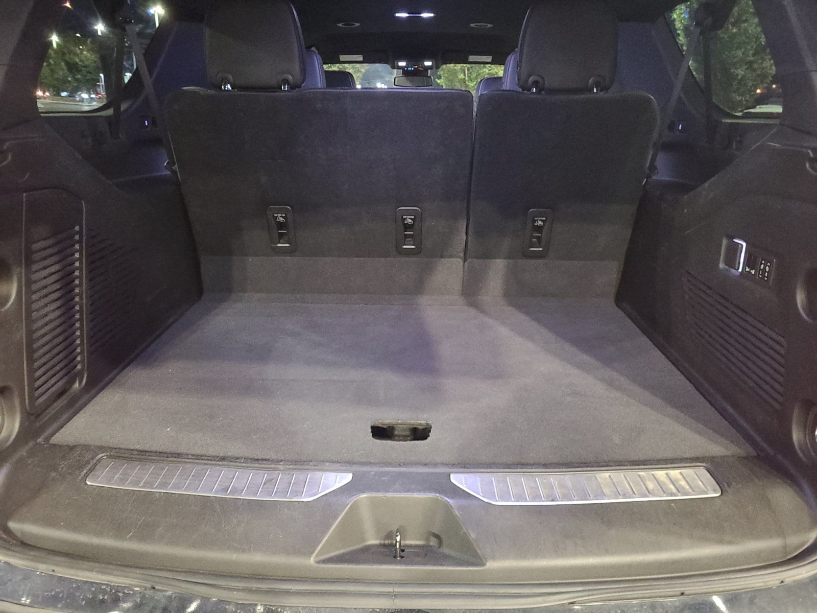 2023 Chevrolet Suburban Premier - Photo 34
