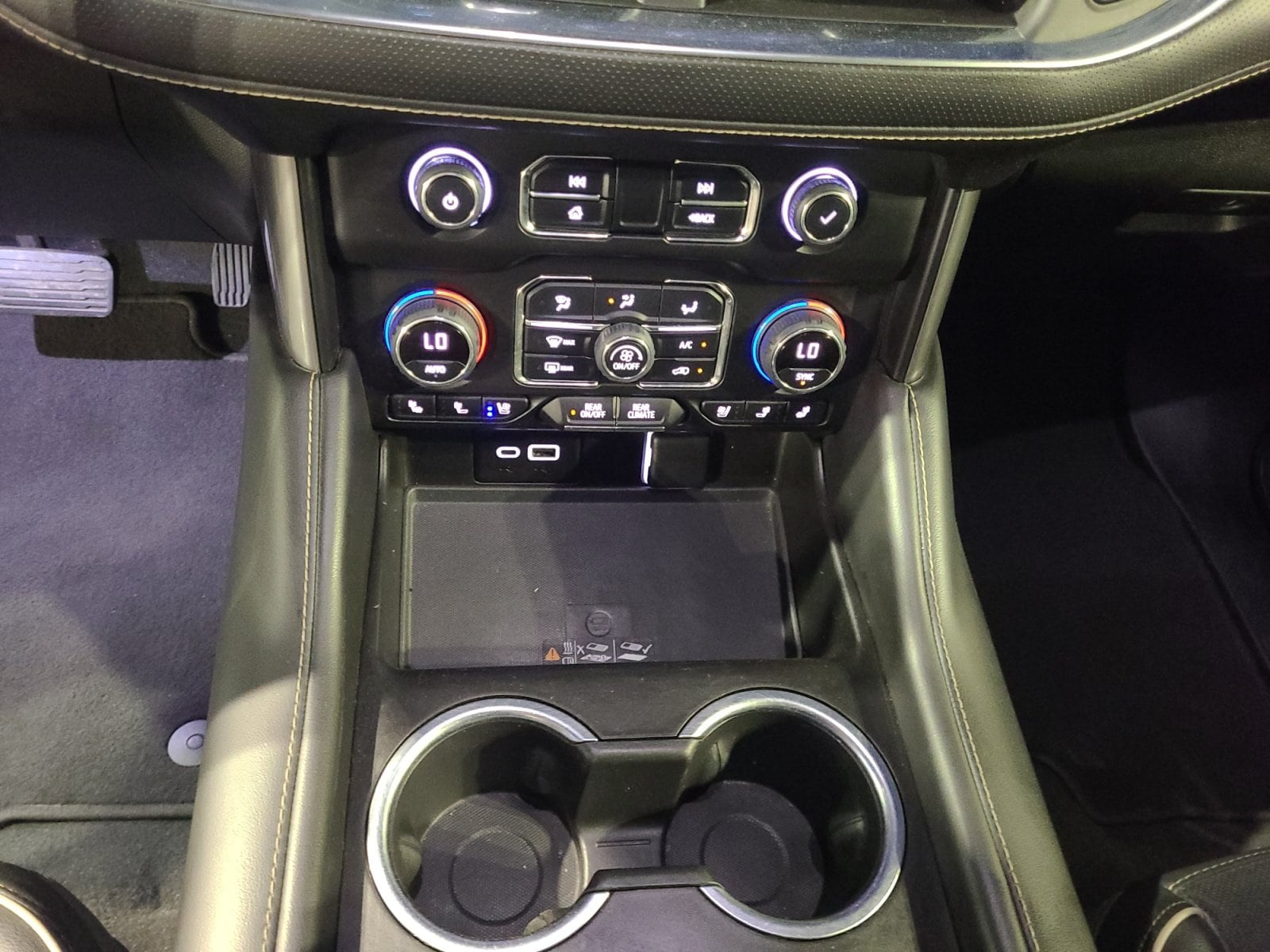 2023 Chevrolet Suburban Premier - Photo 15