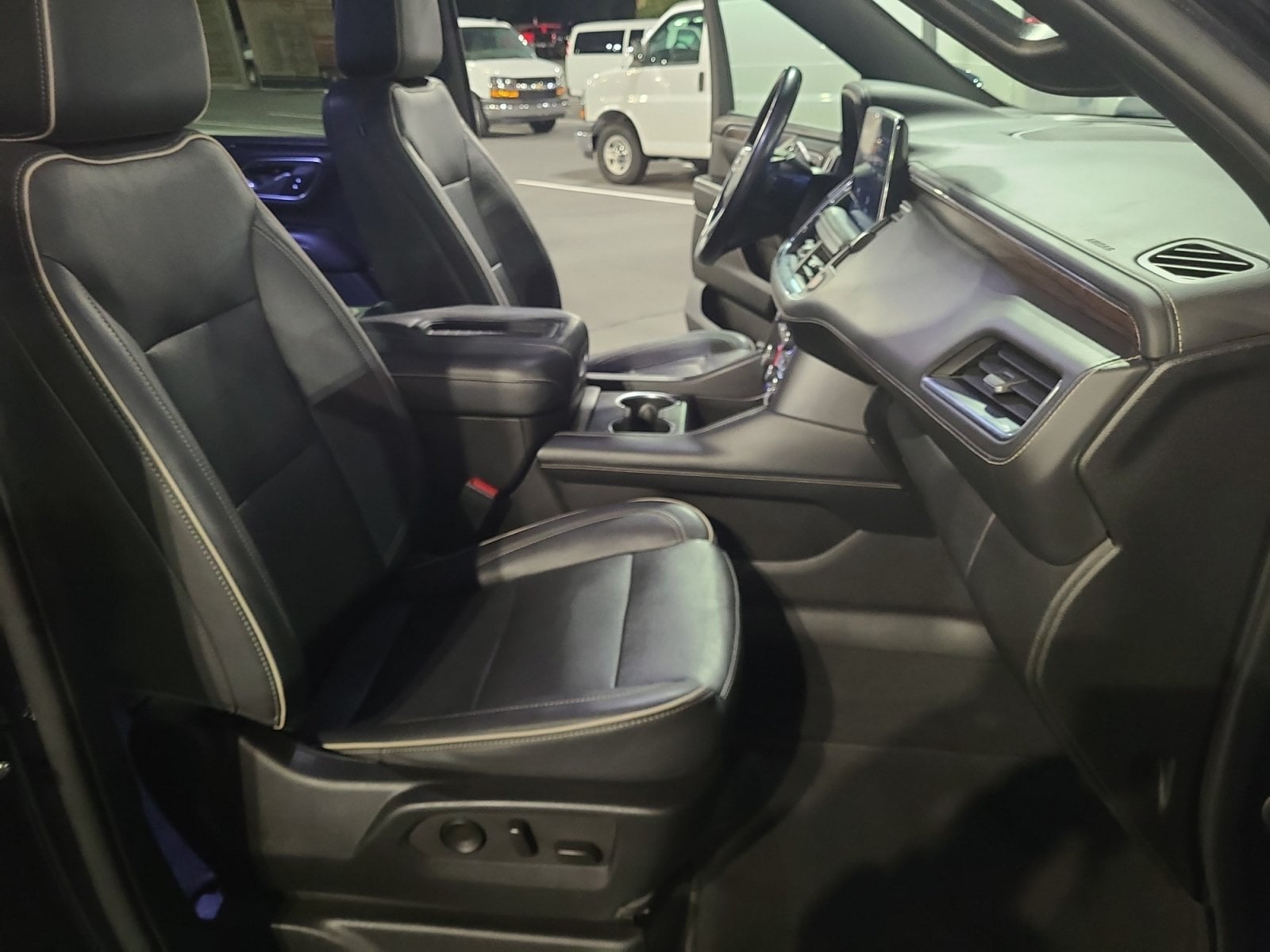 2023 Chevrolet Suburban Premier - Photo 19