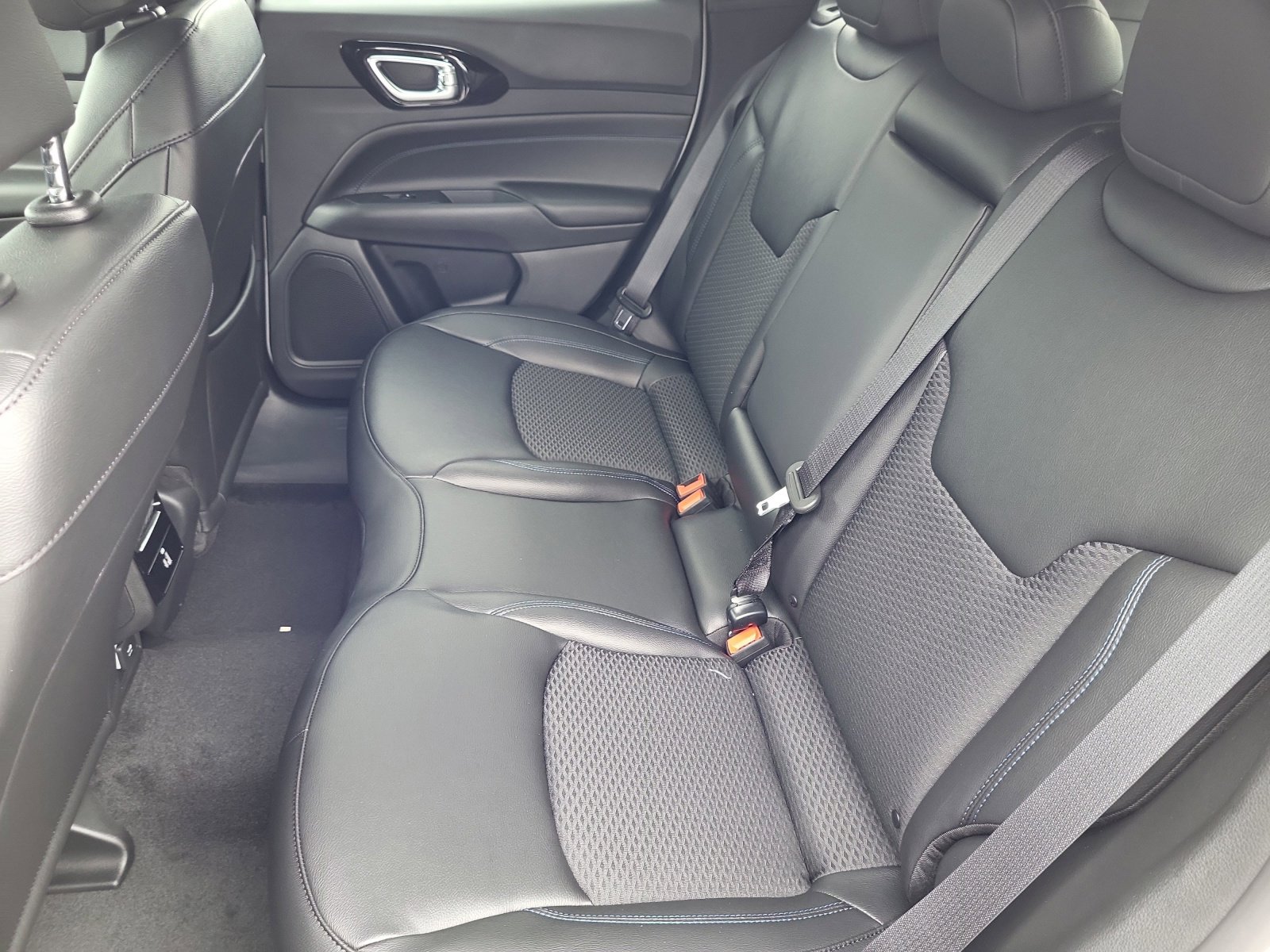 2026 Jeep Compass Latitude Altitude - Photo 23
