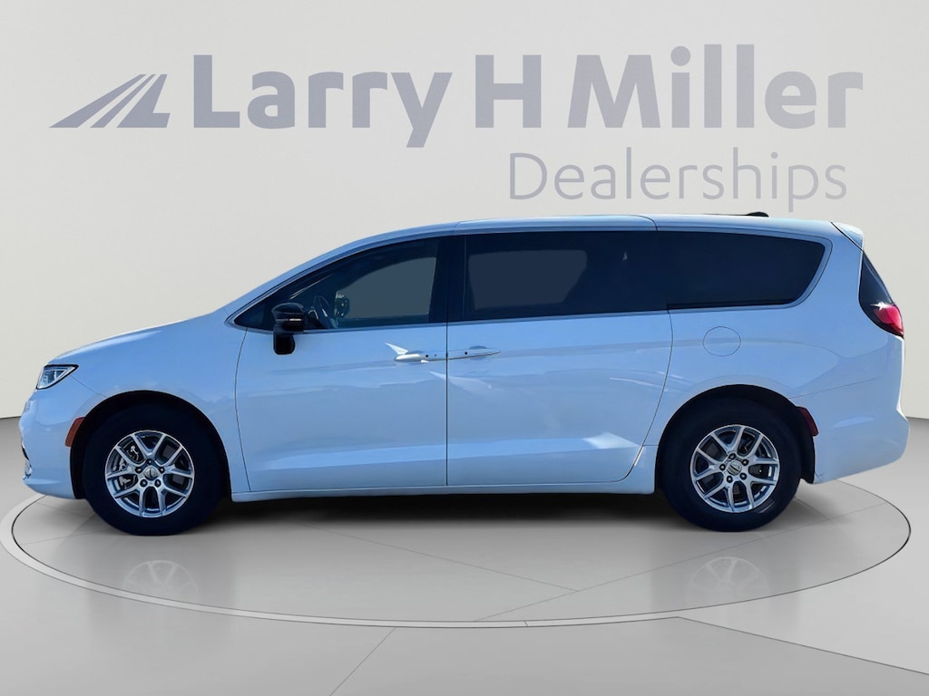 Used 2025 Chrysler Pacifica Select Van Passenger Van