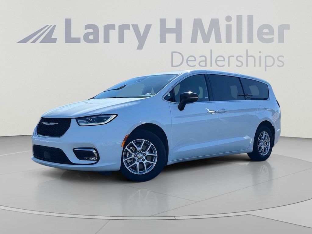Used 2025 Chrysler Pacifica Select Van Passenger Van