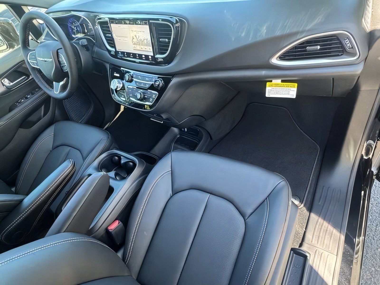 2026 Chrysler Voyager LX - Photo 11