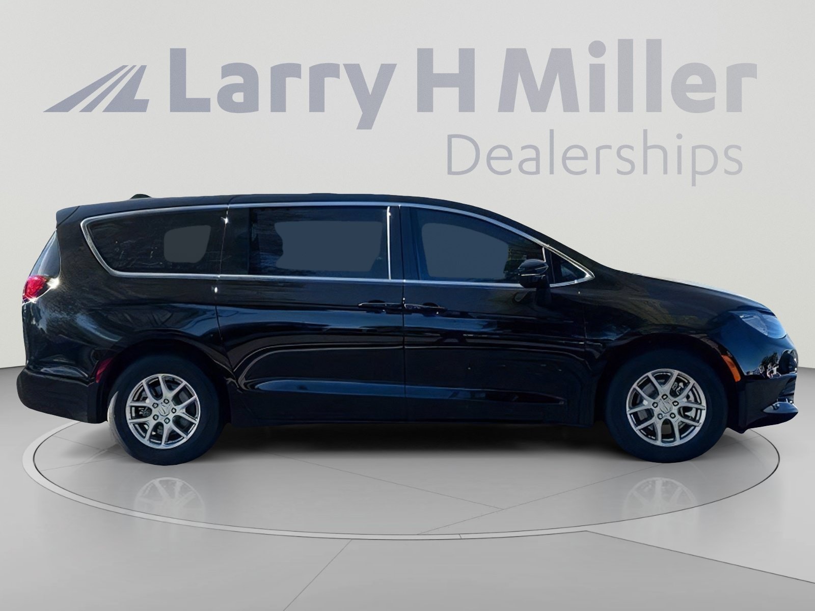 2026 Chrysler Voyager LX - Photo 8