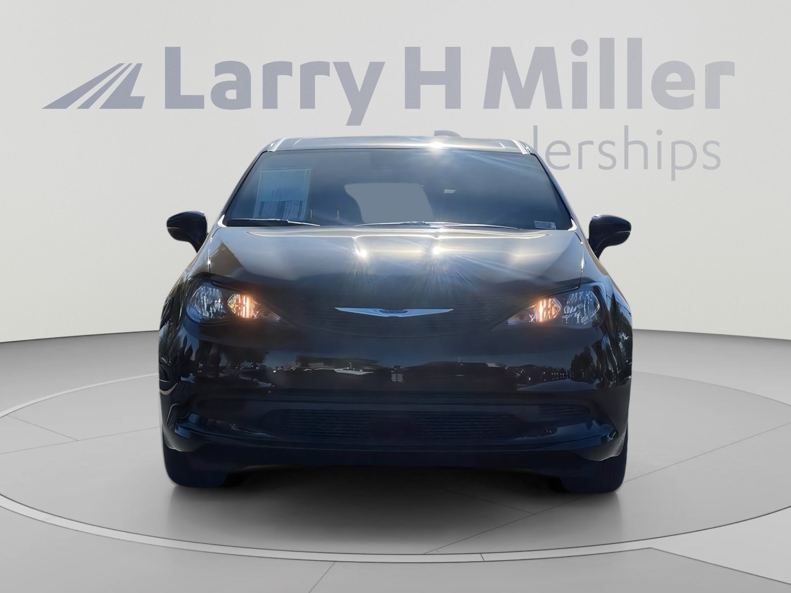 2026 Chrysler Voyager LX - Photo 6