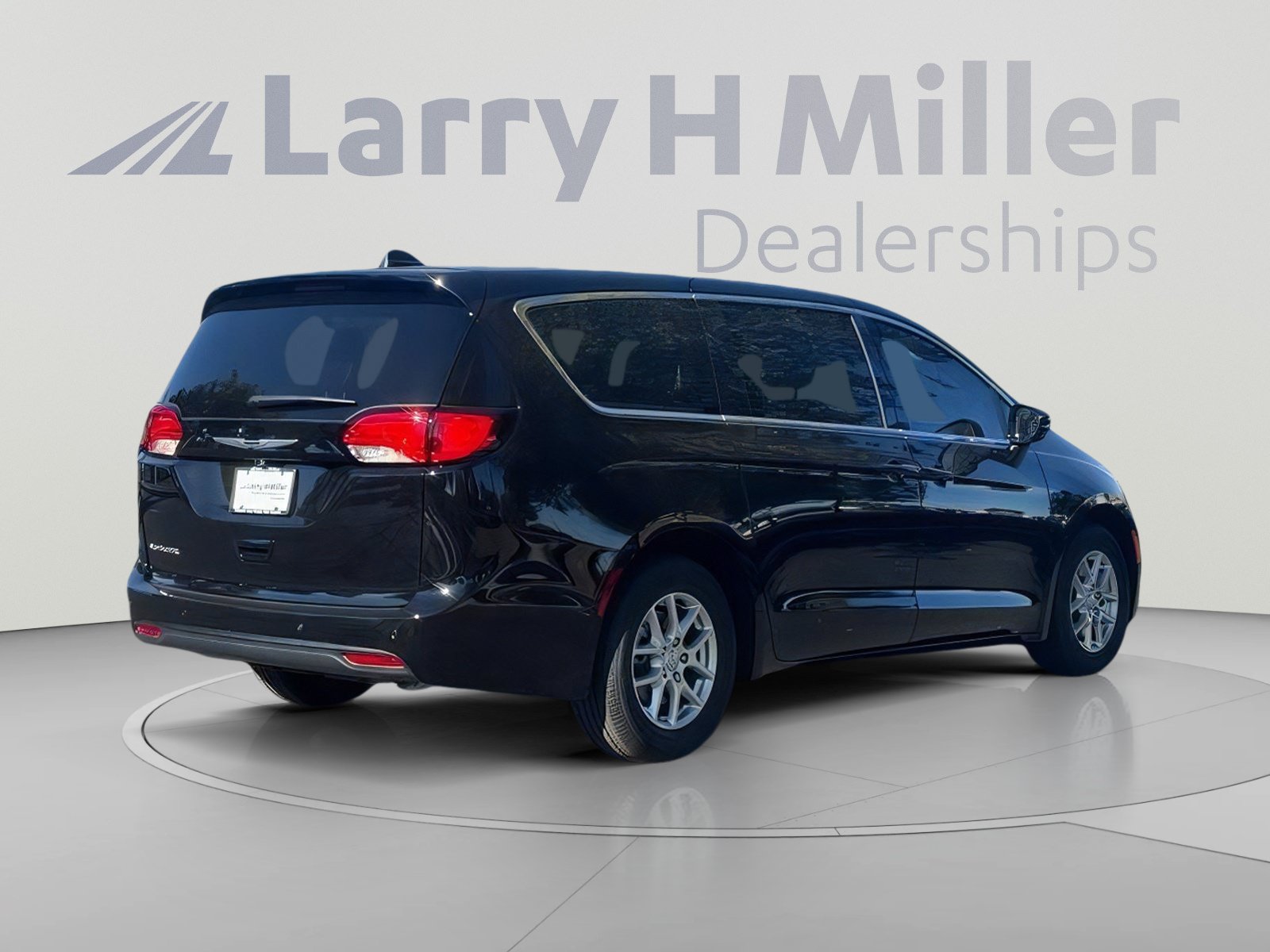 2026 Chrysler Voyager LX - Photo 7