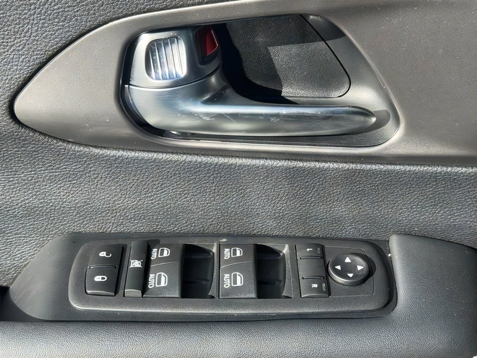 2026 Chrysler Voyager LX - Photo 28