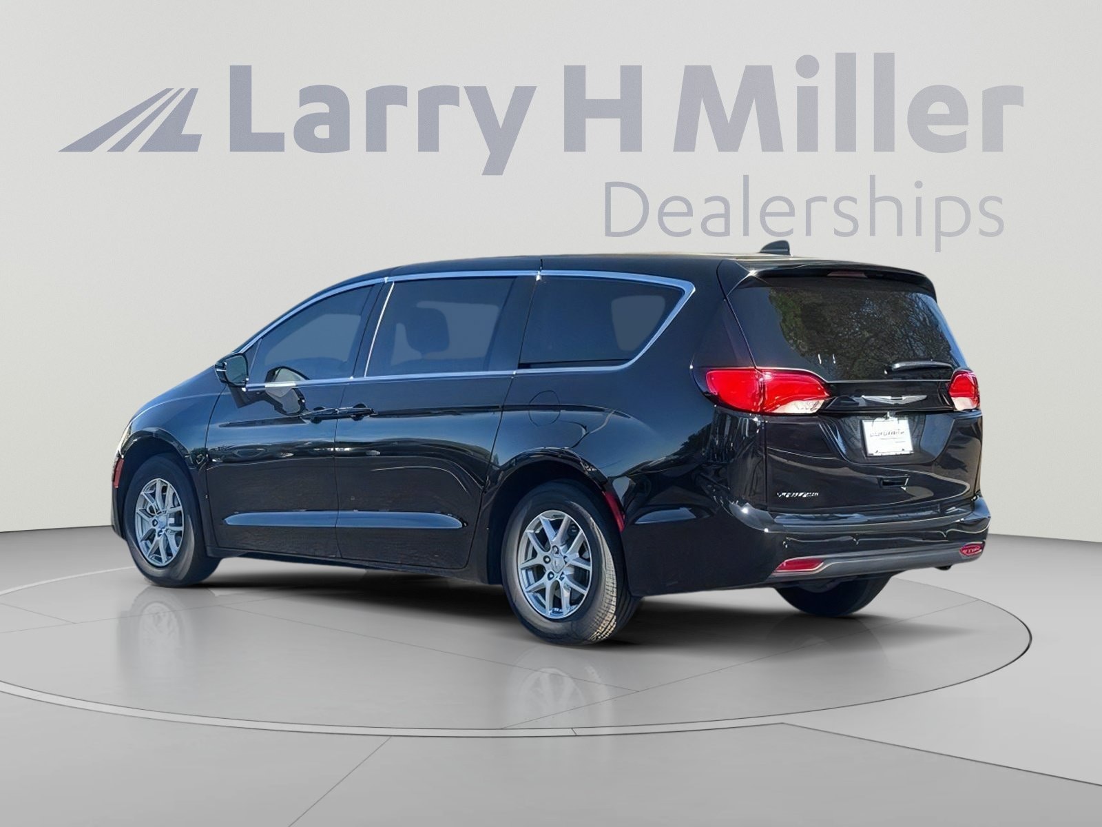 2026 Chrysler Voyager LX - Photo 5
