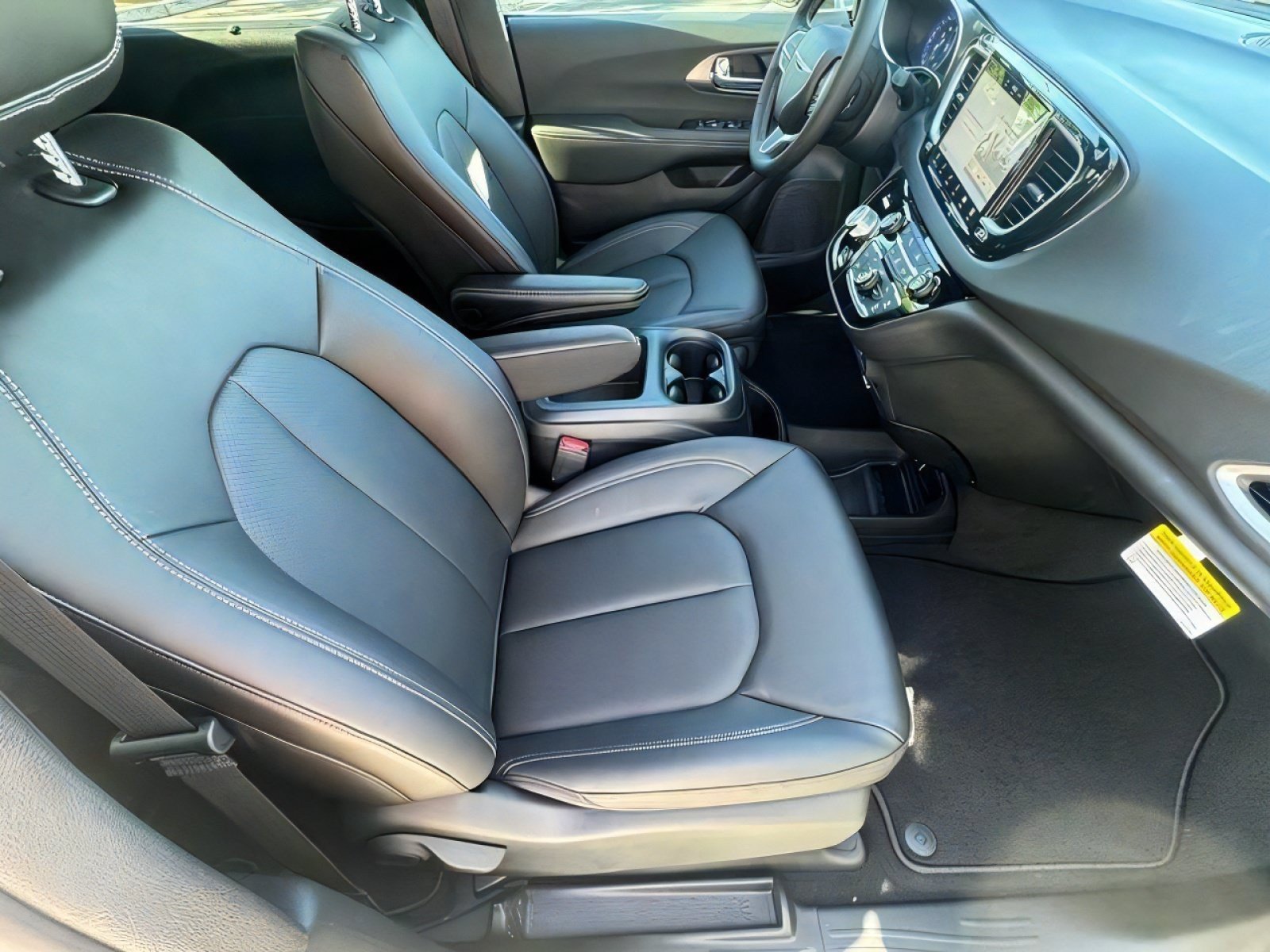 2026 Chrysler Voyager LX - Photo 12