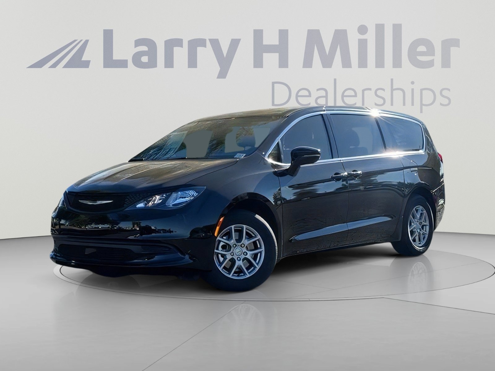 2026 Chrysler Voyager LX - Photo 2
