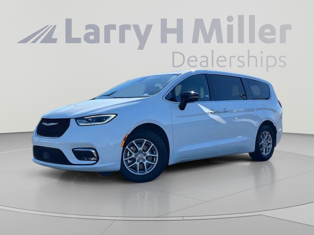 Used 2025 Chrysler Pacifica Select Van Passenger Van