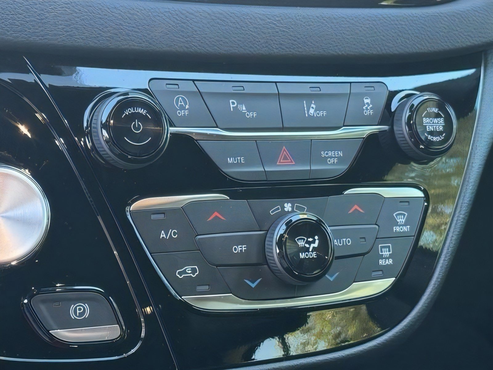 2026 Chrysler Voyager LX - Photo 25
