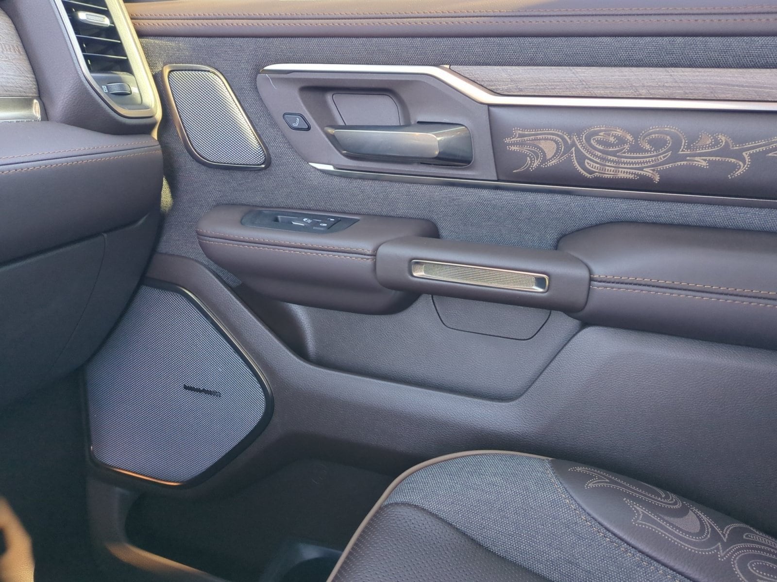 2025 RAM 1500 Limited Longhorn - Photo 16