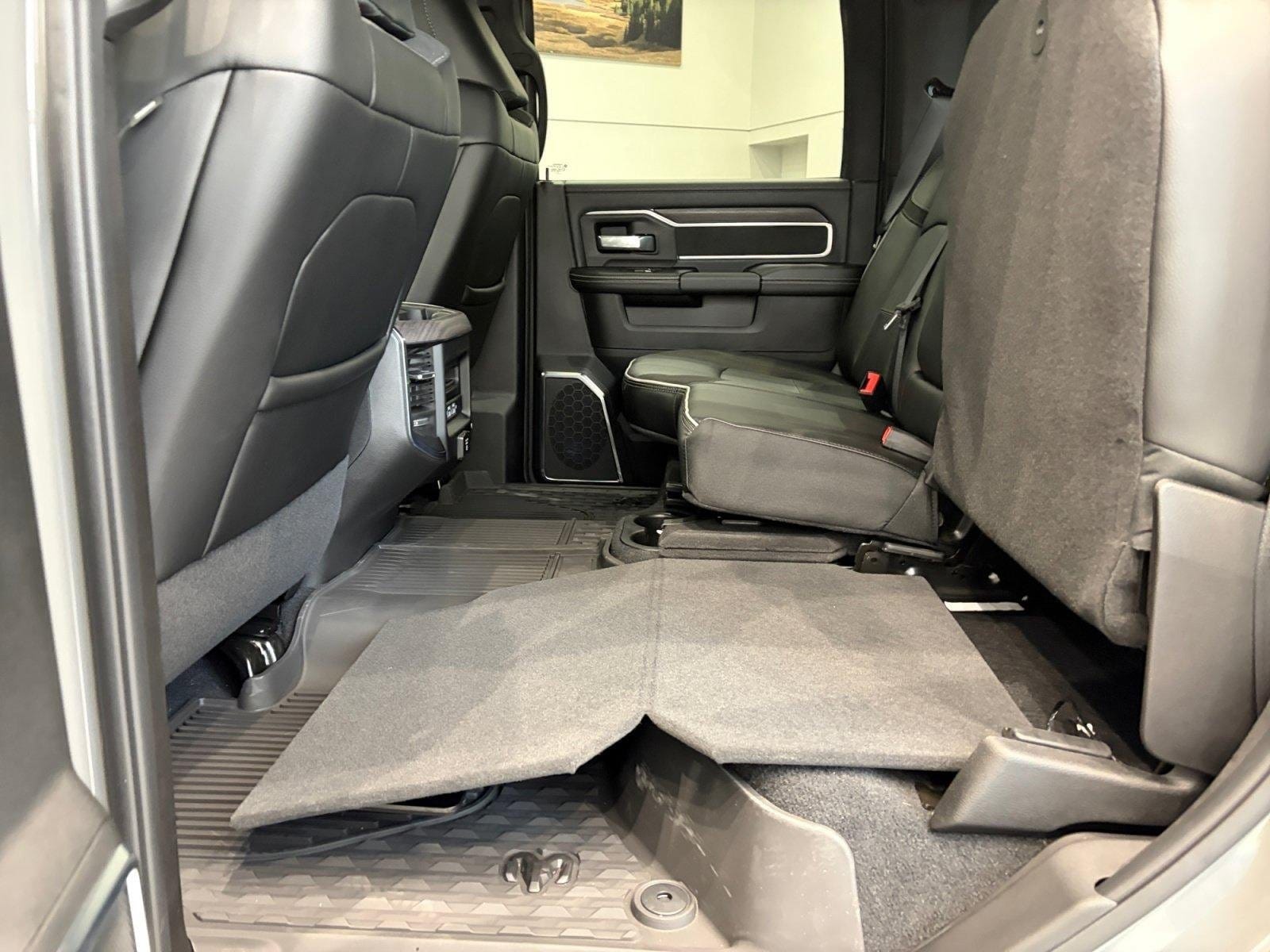 2026 RAM 3500 Laramie - Photo 33
