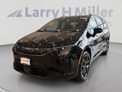 New 2027 Chrysler Pacifica LIMITED AWD Passenger Van Denver, CO