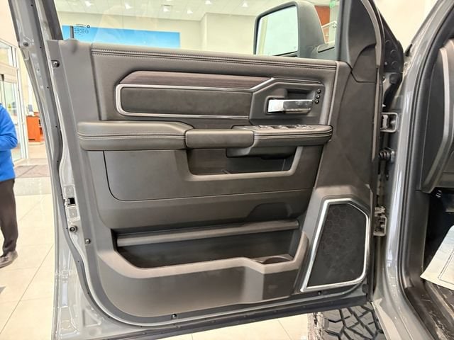 2026 RAM 3500 Laramie - Photo 15